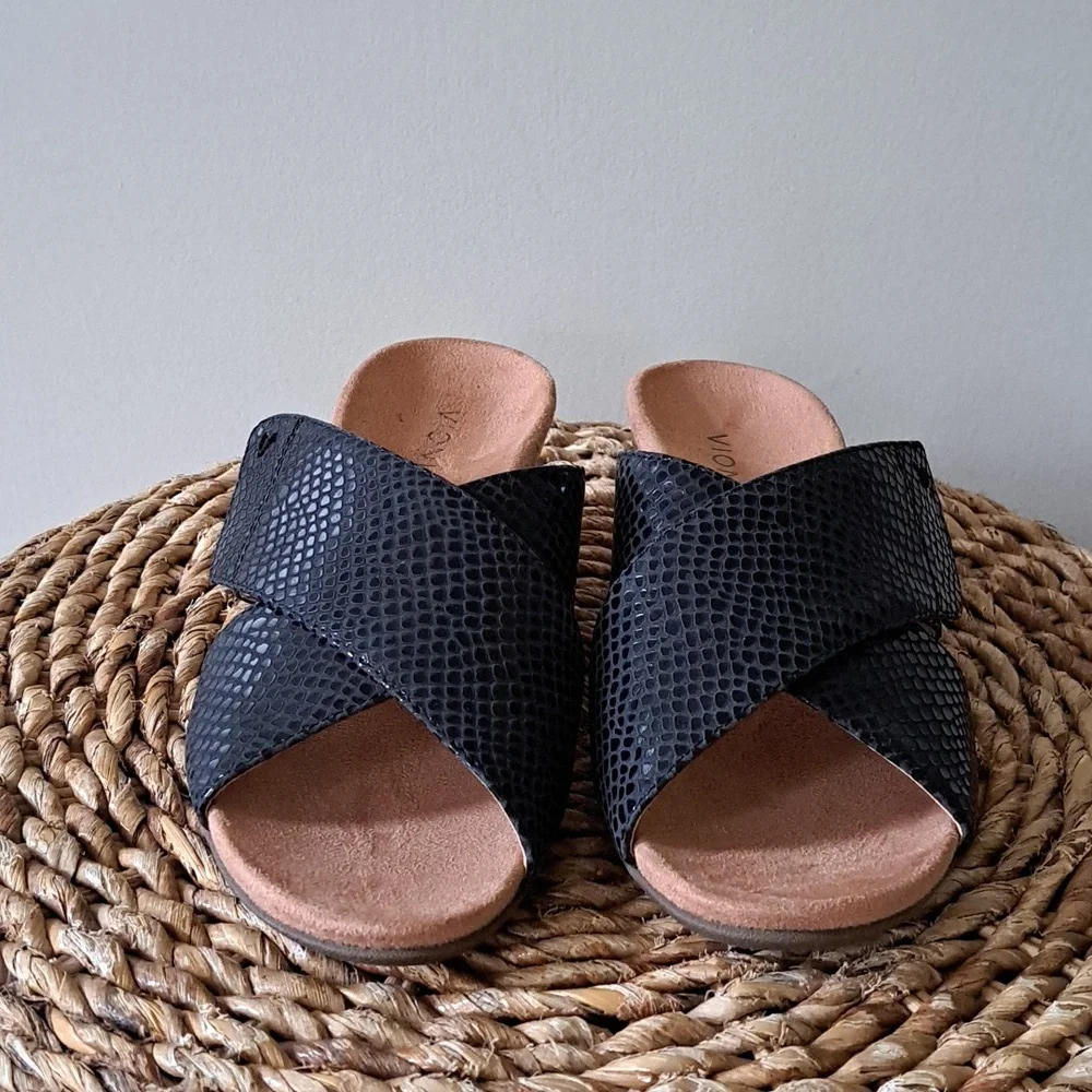 Vionic Womens Leticia Black Shiny Snakeskin Print Leather Wedge Sandals Cork S-9